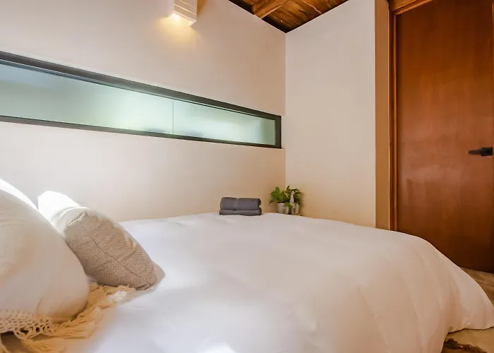 Bright 2br Loft With Rooftop Pool In Downtown Location